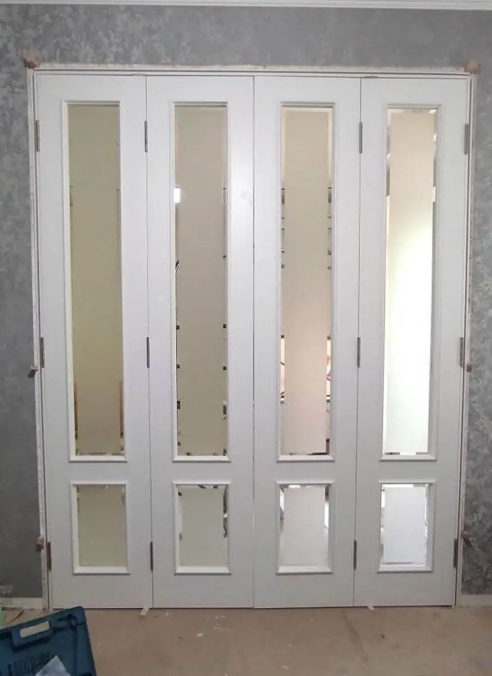 Двустворчатая міжкімнатна дверь из сосни со стеклом